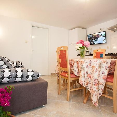 Apartments Melita Кърк Екстериор снимка