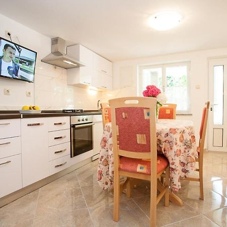 Apartments Melita Кърк Екстериор снимка