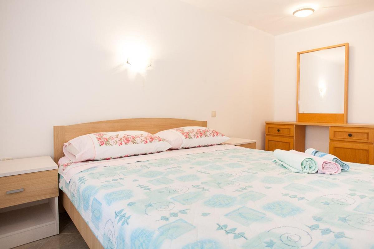 Apartments Melita Кърк Екстериор снимка