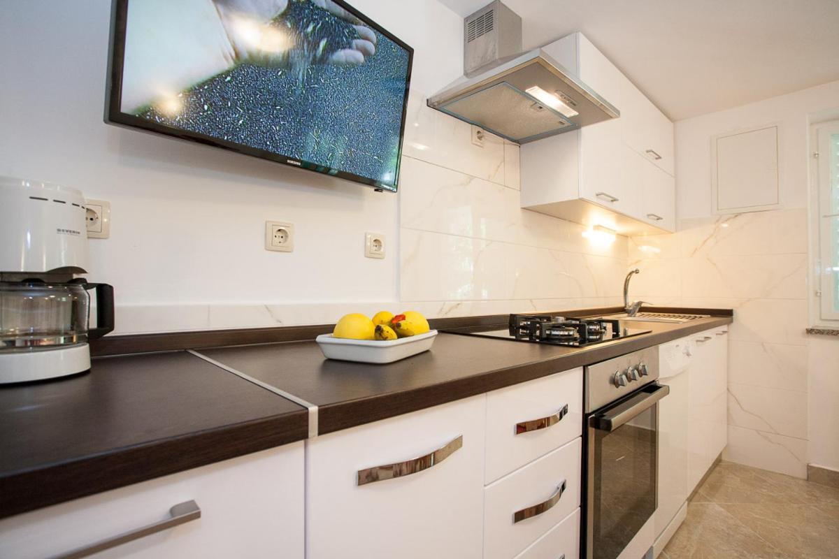 Apartments Melita Кърк Екстериор снимка