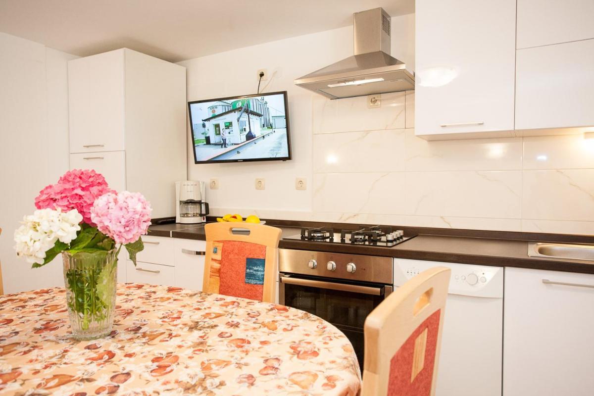 Apartments Melita Кърк Екстериор снимка