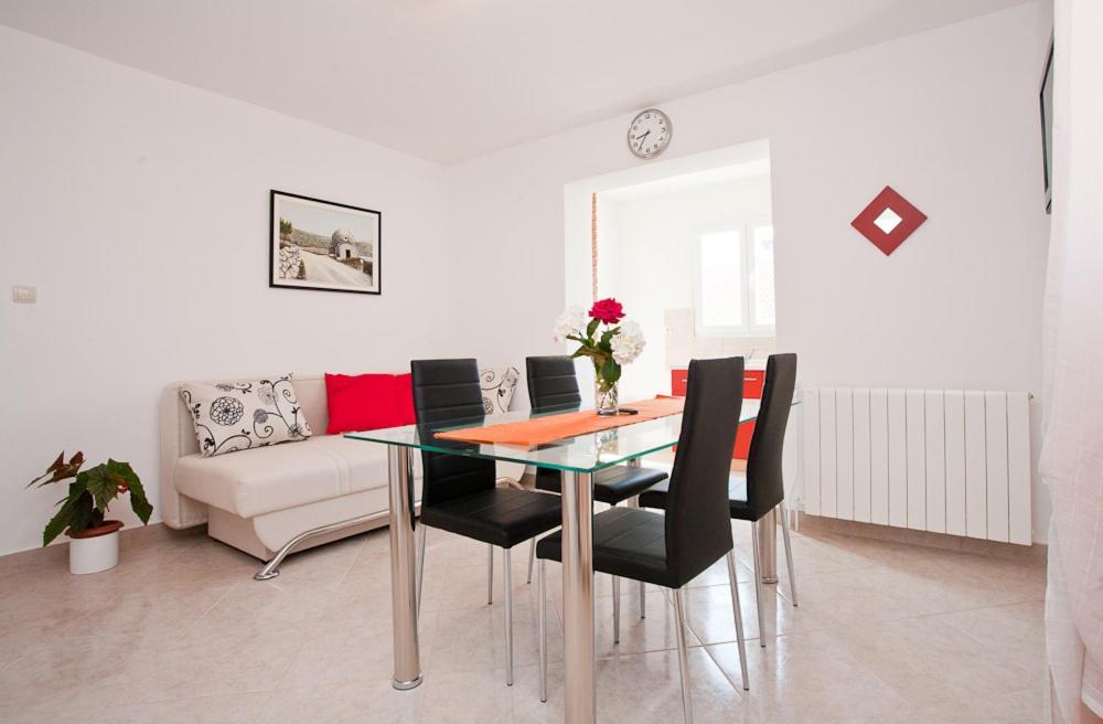 Apartments Melita Кърк Екстериор снимка