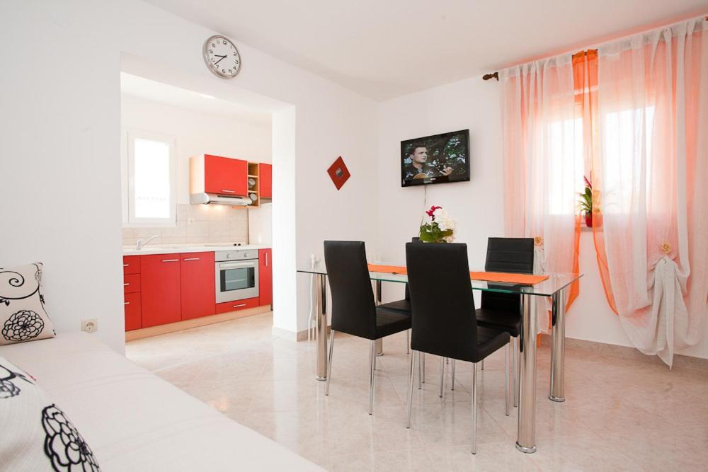Apartments Melita Кърк Екстериор снимка